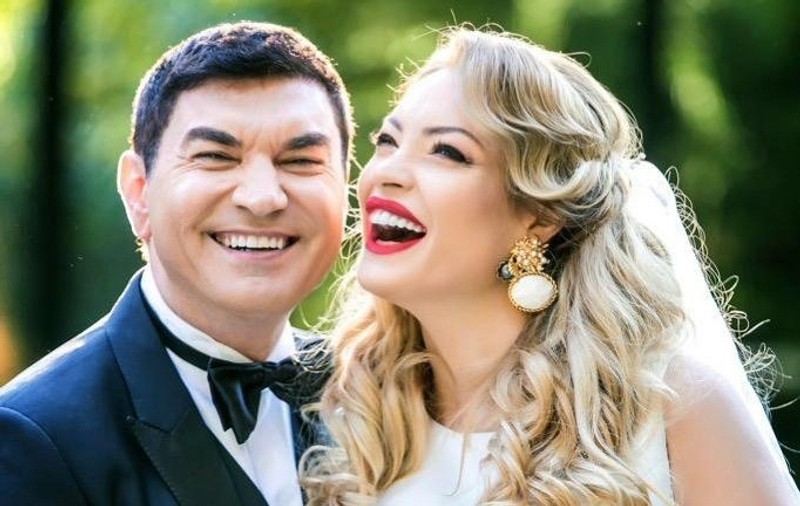 Apariția elegantă a Valentinei Pelinel la brațul lui Cristi Borcea. Vedeta a purtat o rochie decoltată și bijuterii prețioase