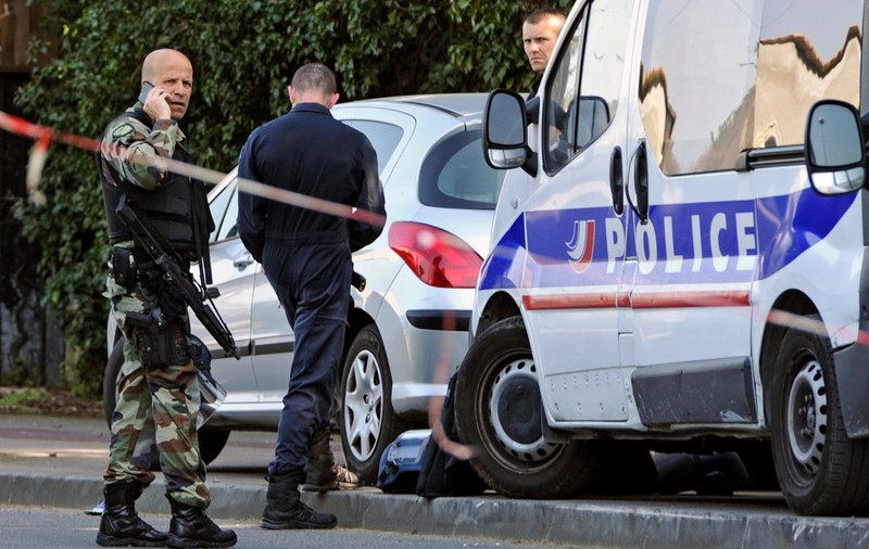 Poliţist rănit într-un atac cu cuţitul la Cannes. Autoritățile iau în calcul o posibilă „pistă teroristă”