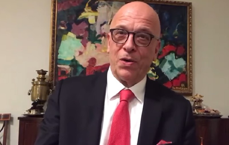 VIDEO | Imagini de colecție cu ambasadorul Germaniei în România. Cord Meier-Klodt a cântat prima strofă din poemul „Mai am un singur dor”