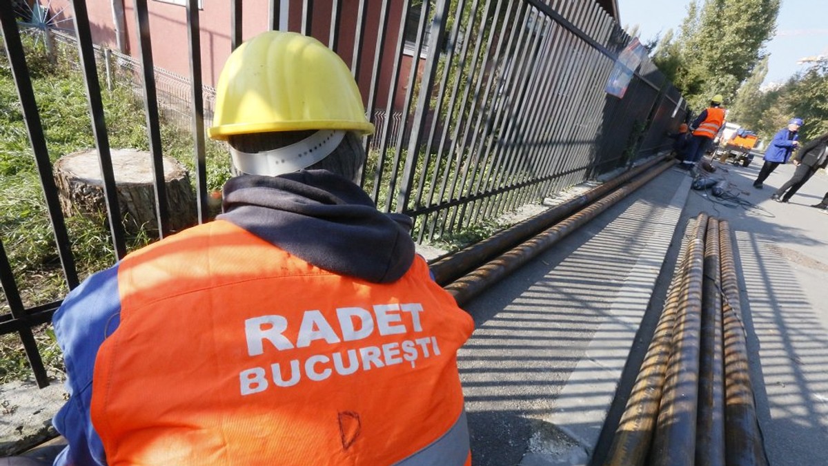 Administratorul special al RADET dă explicații: "Există întreruperi ale apei calde pe toate sectoarele municipiului Bucureşti, pentru că se lucrează"