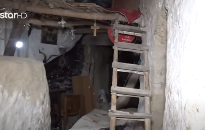 O comunitate de greci care trăiau într-o peșteră, în Corint, descoperită din întâmplare: „Respingem progresul tehnologic” | VIDEO