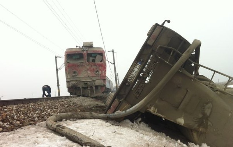 1 mort și mai mulți răniți, după ce un TREN a DERAIAT la Fetești