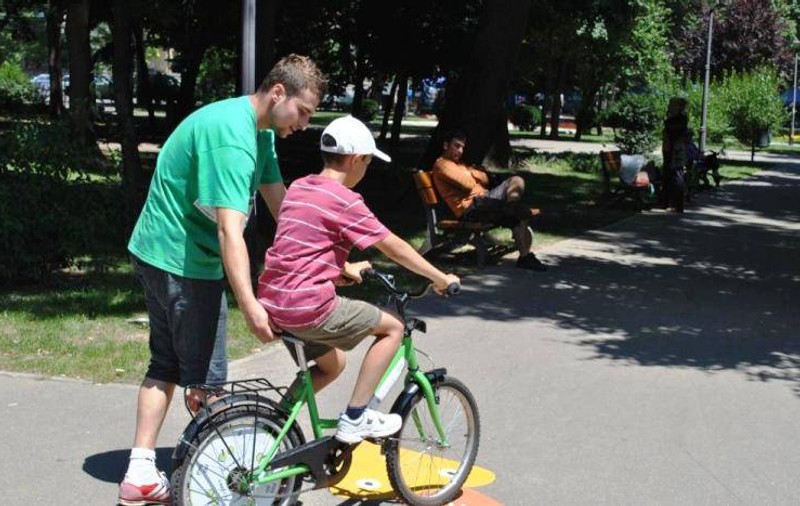 Bulevardul Kiseleff se transformă, pentru nouă weekend-uri, în arenă sportivă neconvenţională  