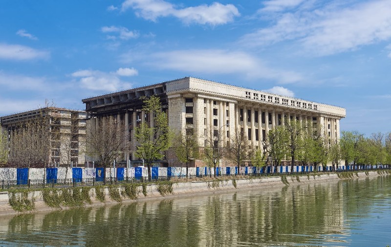 Ce își doresc bucureștenii să fie construit în locul Casei Radio, ruina lăsată de Ceaușescu în centrul orașului