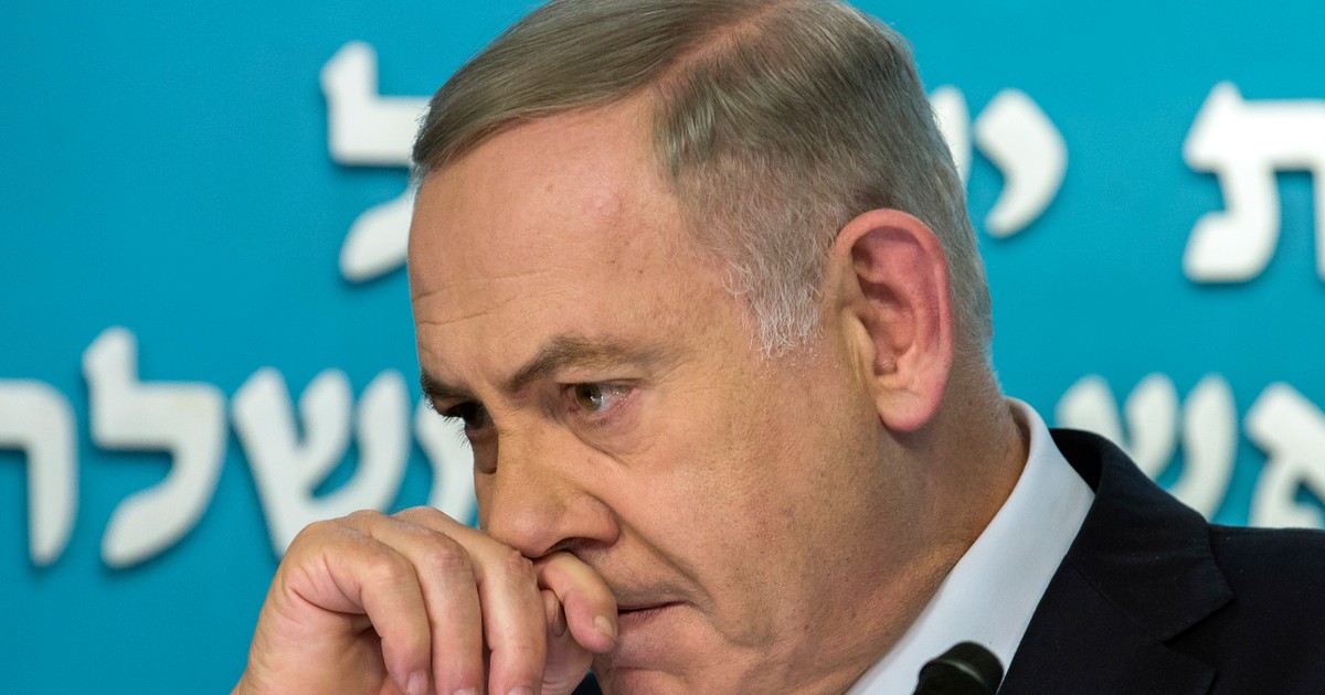 Premierul israelian Benjamin Netanyahu este interogat de polițiști chiar la el acasă