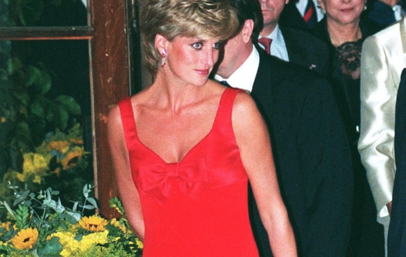 Capsula timpului a prințesei Diana, îngropată acum trei decenii, a fost scoasă la lumină la un spital din UK