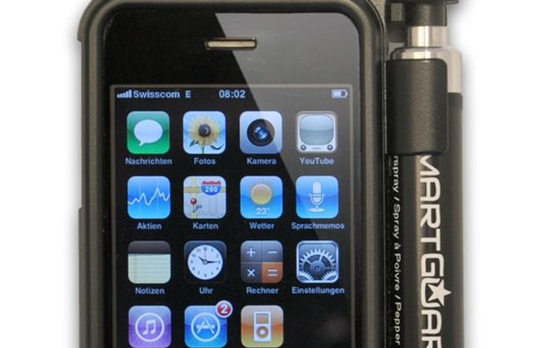 Telefonul mobil care te apără de atacatori! iPhone cu spray lacrimogen