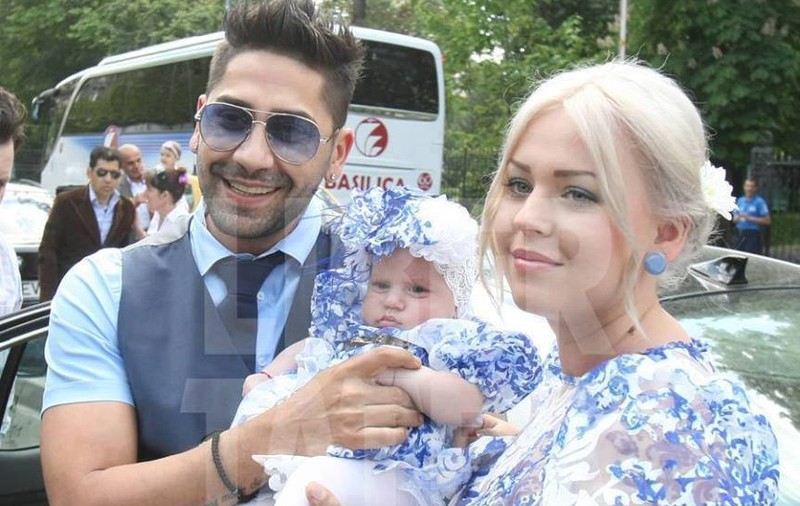 Fetiţa lui Connect-R, PRIMA LECŢIE DE PIAN, la numai 9 luni | VIDEO
