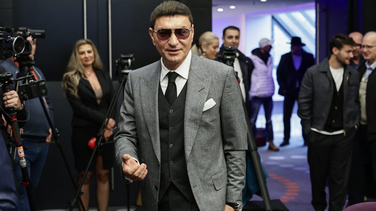 Cristi Borcea cu ochelar de soare poartă un ceas Roger Dubuis Excalibur Double Tourbillon. Foto Vlad Chirea