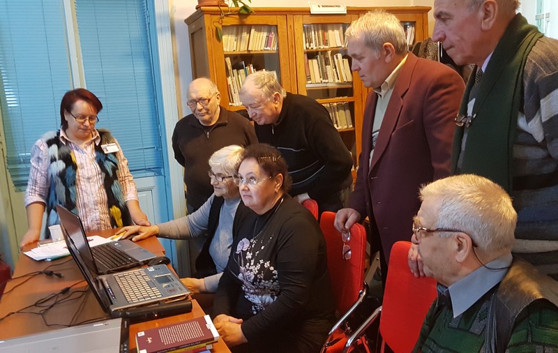 VIDEO/50 de ani de căsnicie în patru minute. Un pensionar-internaut din Pașcani a făcut un film despre viața soției lui
