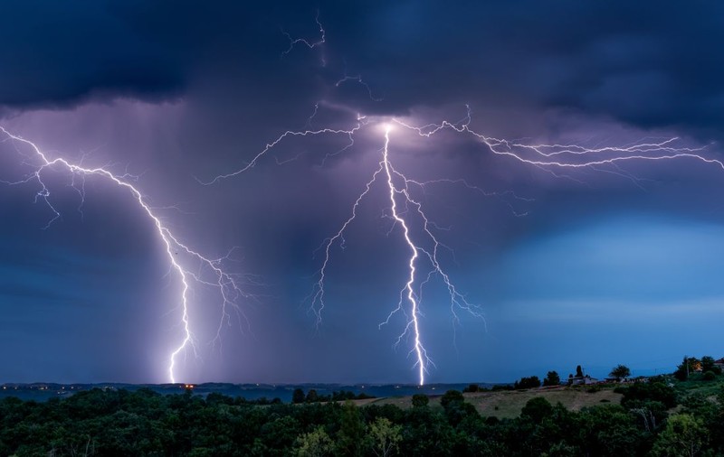 Cod roșu de ploi, avertizare nowcasting ANM. Lista localităților vizate de fenomene meteo extreme