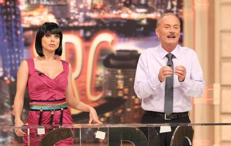 Costel Busuioc (Ivan Orlando) cântă miercuri seară la “Serviciul Român de Comedie”
