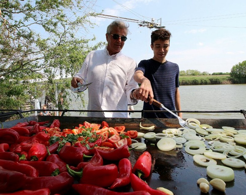 Dan Bittman împlinește 58 de ani! Solistul va sufla în ciorbă fierbinte, nu în lumânările de pe tort