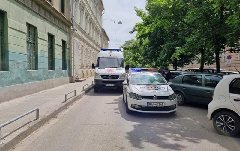 Momente de panică în centrul Timișoarei. 10 oameni, evacuați de pompierii de la dezastre biologice