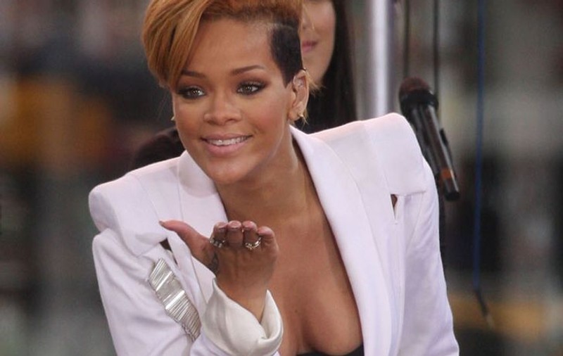 Rihanna: ”Sunt singură. Caut iubirea”