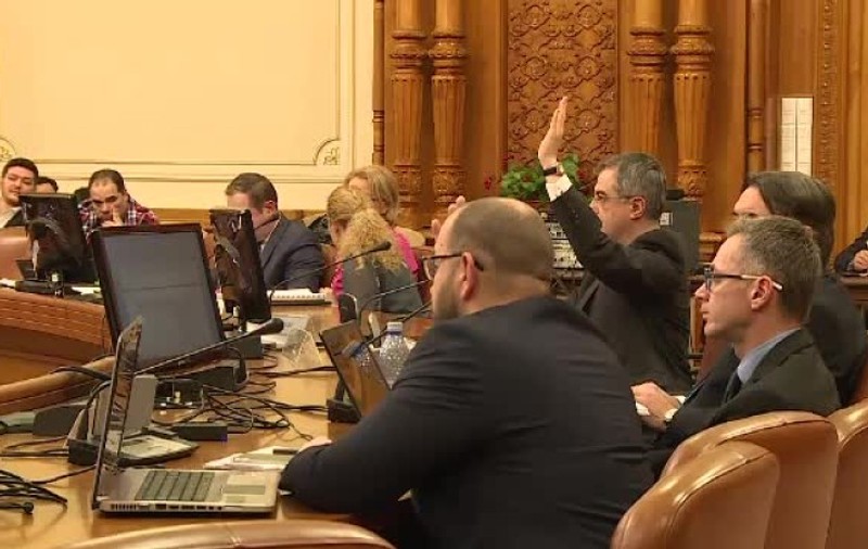 Aviz favorabil pentru referendumul lui Klaus Iohannis, în comisiile juridice reunite. Votul final, miercuri, în plenul comun al Parlamentului
