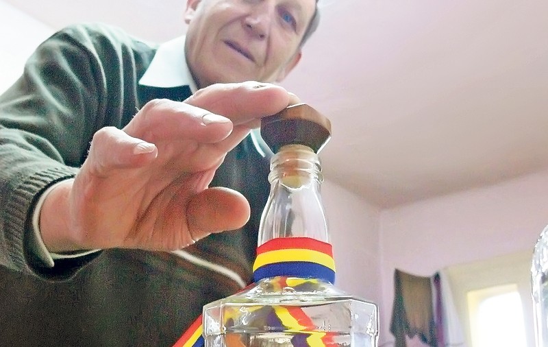 Cu (ra)chiu, cu vai, parlamentarii încep să dea dovadă de tărie! Fiscul nu-şi mai bagă pliscul în cazanul cu rachiu 