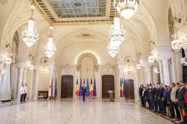 Ceremonia de decorare a lui David Popovici și a antrenorului său, Adrian Rădulescu, la Palatul Cotroceni. Foto: Inquam Photos / Octav Ganea