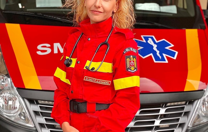 Tânăra din Iași inspirată de mătușa sa, asistenta medicală care a murit la prăbușirea elicopterului SMURD, în urmă cu 16 ani: „Am ales medicina în ziua aia”