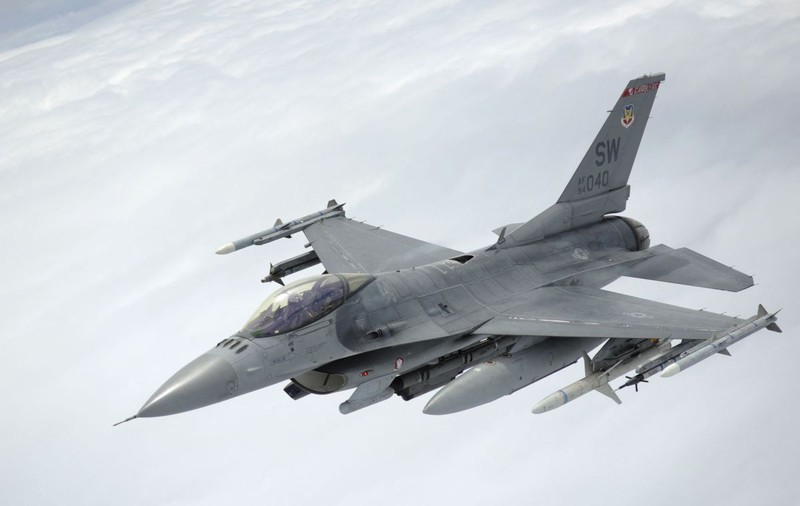 Avioanele F-16 nu vor ajunge prea curând pe cerul ucrainean. Cine și când le-ar putea dona Kievului