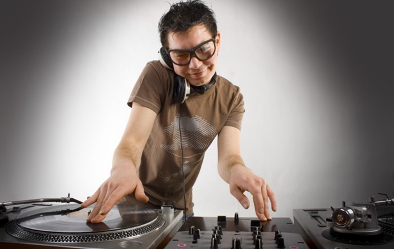 DJ români, treceţi la platane! Începe Campionatul Mondial 