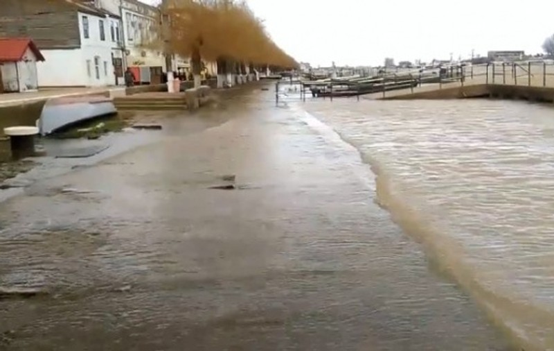 Inundații în Sulina. Dunărea s-a revărsat într-un cartier de locuințe / FOTO&VIDEO