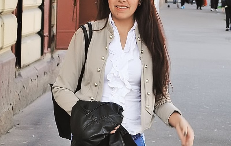 E boboacă, dar are deja două joburi