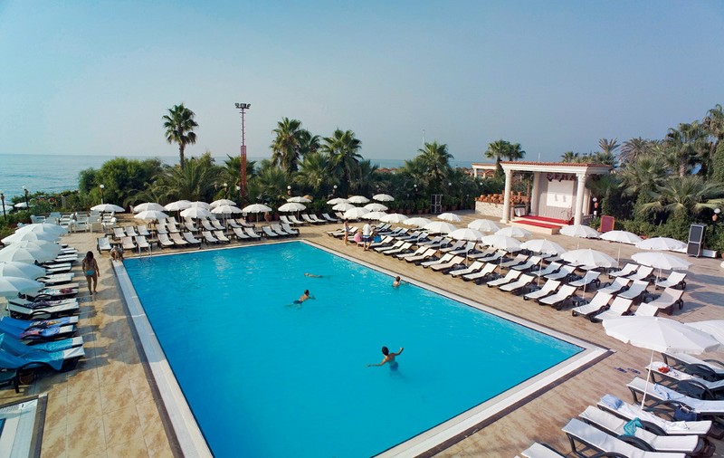 (P) Vacanţele de vis devin realitate la Hotel Club Sera din Lara