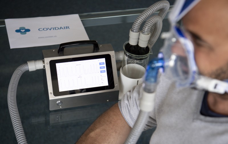 Soluţii româneşti anti-COVID, premiate de Comisia Europeană: măşti reutilizabile, echipamente pentru medici şi platforme inteligente