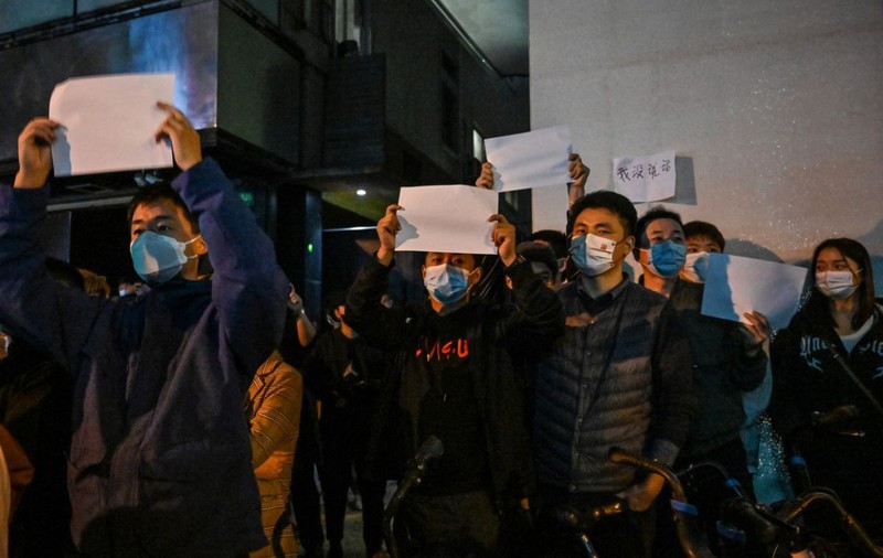 Foile albe, simbolul protestelor care iau amploare în China. „Statul va trebui să plătească pentru ce a făcut”