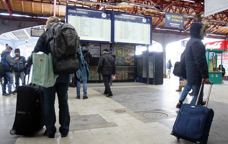UPDATE / Avaria la rețeaua electrică din Gara de Nord a fost remediată, dar trenurile au întârzieri mari
