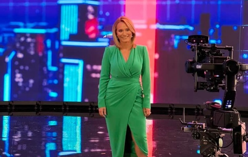 Cum s-a descurcat Andreea Esca în postura de DJ la UNTOLD 2022. Prezentatoarea a apărut alături de Aris Melkior, fiul ei