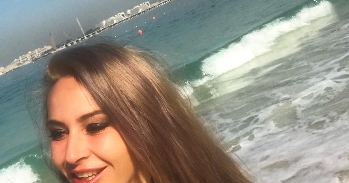 Crina Abrudan face furori în costum de baie. În ce ipostaze provocatoare s-a pozat | FOTO
