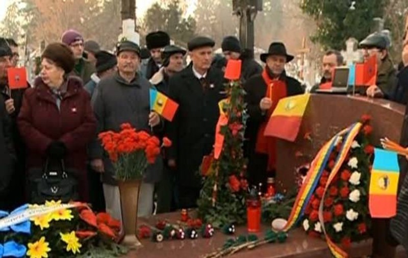 Dacă ar mai fi trăit, fostul DICTATOR NICOALE CEAUȘESCU ar fi împlinit 95 de ani! Nostalgicii i-au aprins lumânări la Bellu