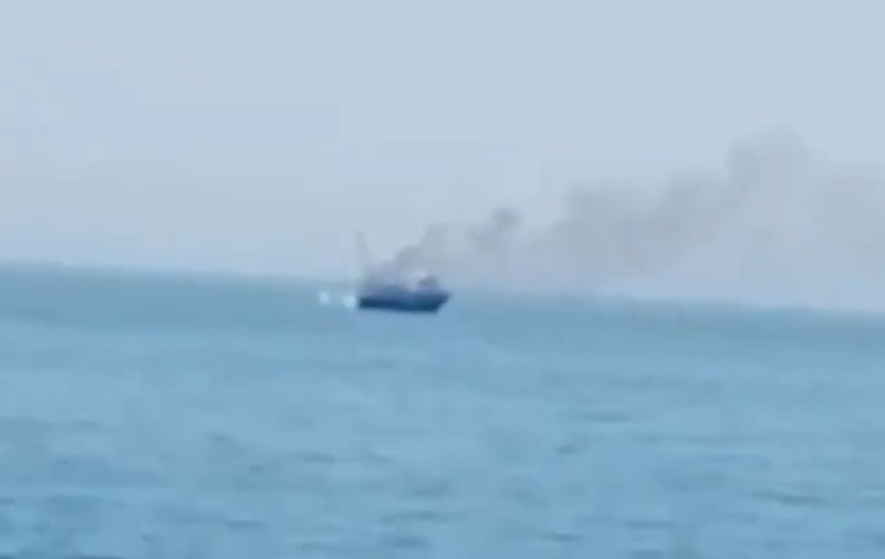 Un pescar a murit după ce o navă turcească a fost atacată în Marea Neagră și s-a scufundat în apropiere de Crimeea