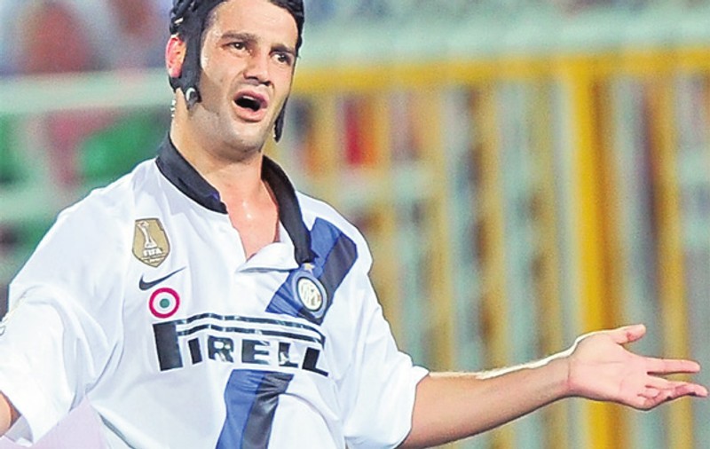 Cristi Chivu s-a operat şi lipseşte o lună de pe gazon. Se retrage?!