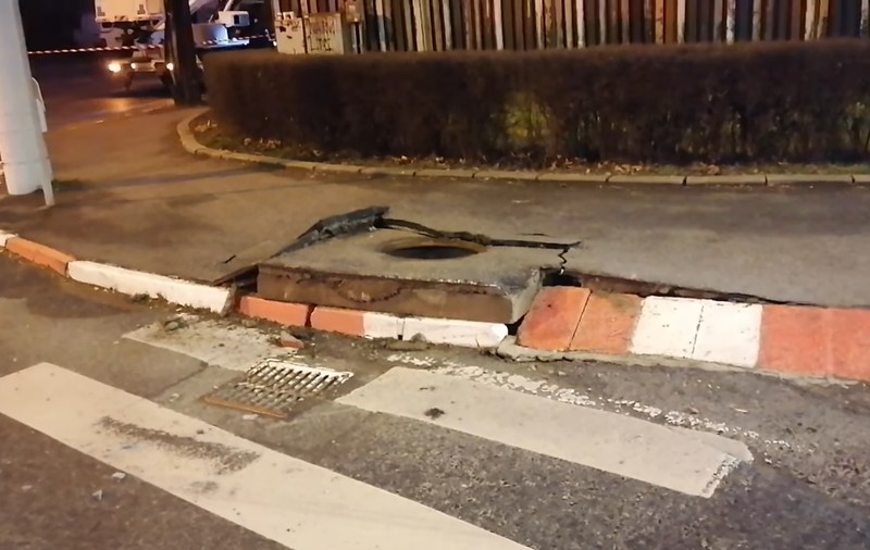 Două explozii au aruncat în aer capace de canal în Sibiu. Au intervenit pompierii și poliția