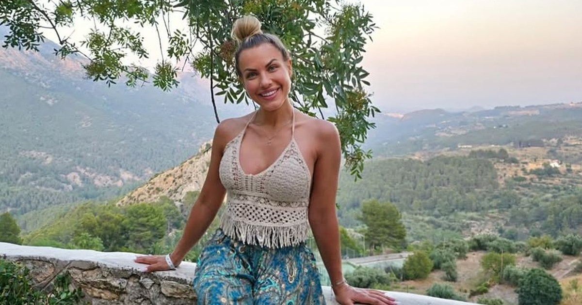 Amna (Cristina Andreea Frunzăreanu)