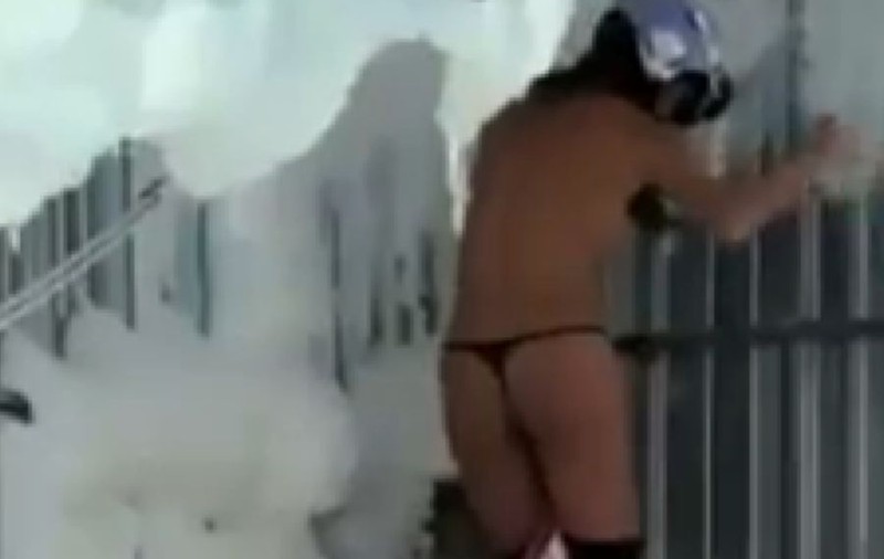 JOCURILE OLIMPICE DE IARNĂ 2014 SOCI | O SPORTIVĂ din LIBAN, CRITICATĂ DUR, după CE A APĂRUT aproape GOALĂ într-un CALENDAR