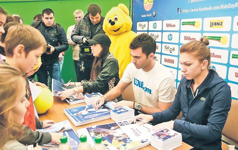 Aşii tenisului, alături de copii