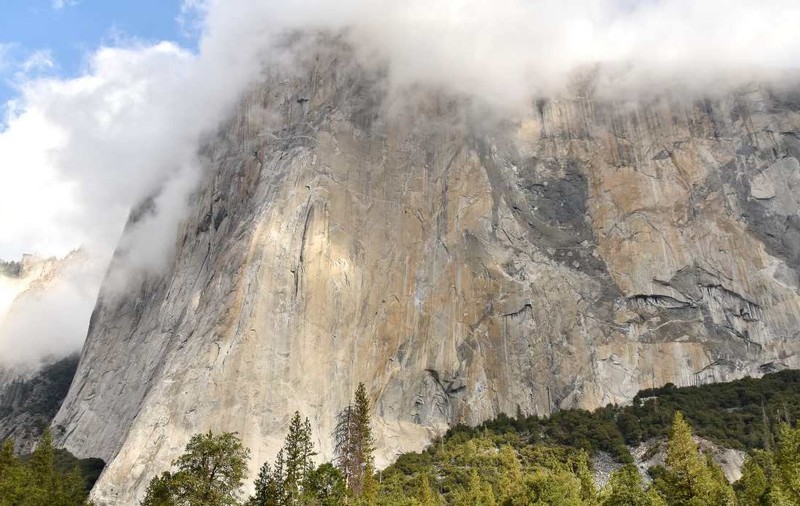 Un tânăr alpinist a murit după ce a căzut în gol de pe vârful El Capitan din SUA. Escalada sa era transmisă live pe TikTok