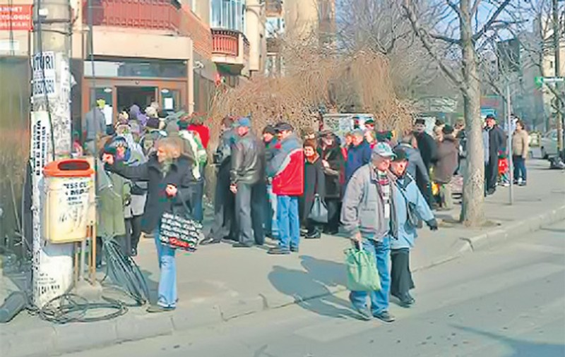Nu se dă nimic gratis! E coadă la impozite