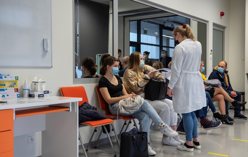 UE nu sprijină decizia Poloniei de a renunța la contractul cu Pfizer: „Nu are niciun motiv coerent pentru a invoca forța majoră”