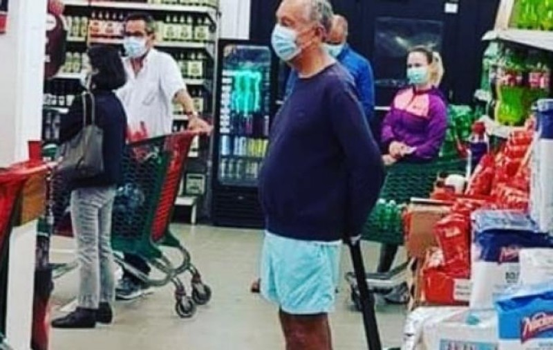 O fotografie cu președintele Portugaliei a devenit virală. Cum s-a dus la cumpărături