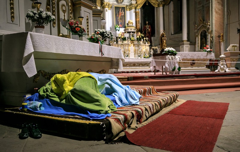 REPORTAJ | Bisericile din Șumuleu, monumente istorice, au rămas deschise peste noapte pentru a-i adăposti pe credincioși