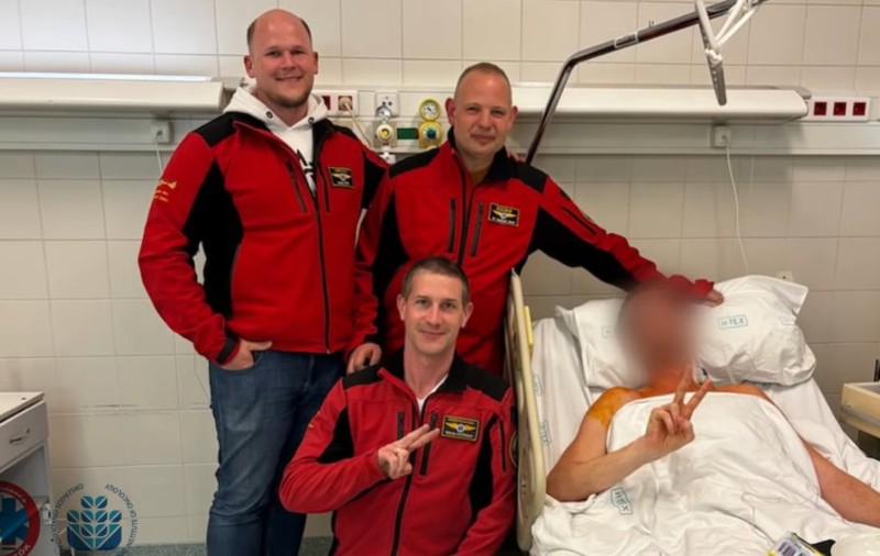 Un medic a cusut inima care bătea a unui bărbat, în doar 7 minute, direct pe stradă