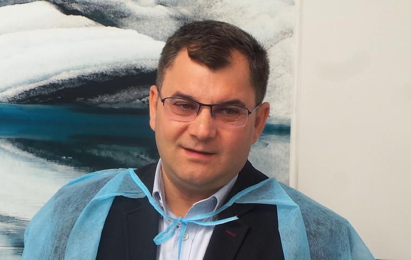 Fostul manager al Spitalului Județean Focșani, care a câștigat în instanță reinstalarea în funcție, scos cu poliția din birou