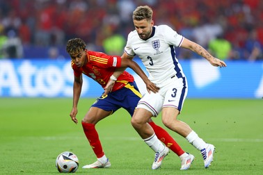 Lamine Yamal of Spain (L) battles with Luke Shaw of England (R) Spain v England, UEFA European Championship 2024, Final, Football, Olympiastadion, Berlin, Germany, 14 Jul 2024,Image: 889696718, License: Rights-managed, Restrictions: EDITORIAL USE ONLY No use with unauthorised audio, video, data, fixture lists, club/league logos or "live" services. Online in-match use limited to 120 images, no video emulation. No use in betting, games or single club/league/player publications., Model Release: no