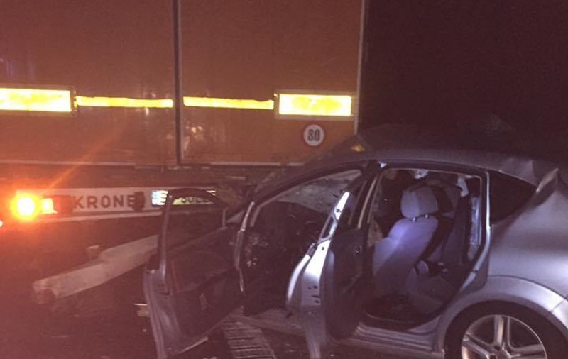 Accident în lanț pe Autostrada Soarelui. Ciocnire violentă între trei mașini și un camion