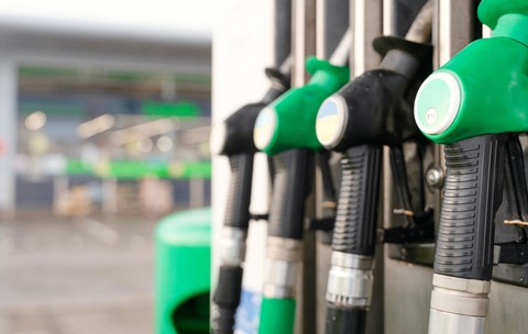 Benzina și motorina s-au scumpit și în Bulgaria. Cât plătesc vecinii din sud față de șoferii români